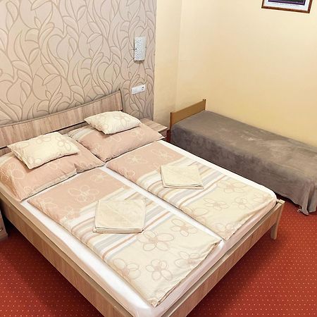 Gesztenye Apartman Makó Esterno foto