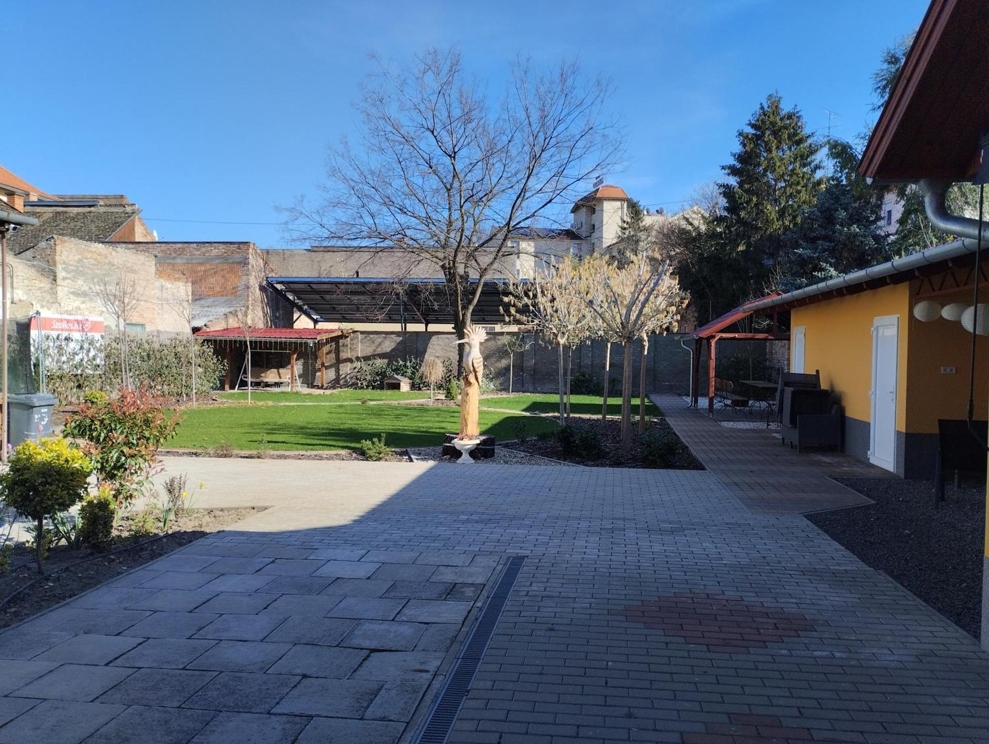 Gesztenye Apartman Makó Esterno foto