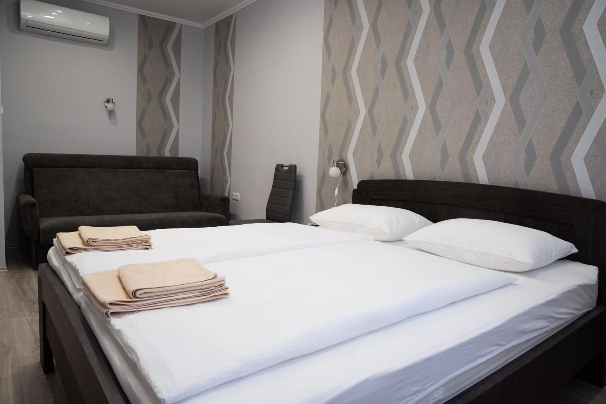 Gesztenye Apartman Makó Esterno foto