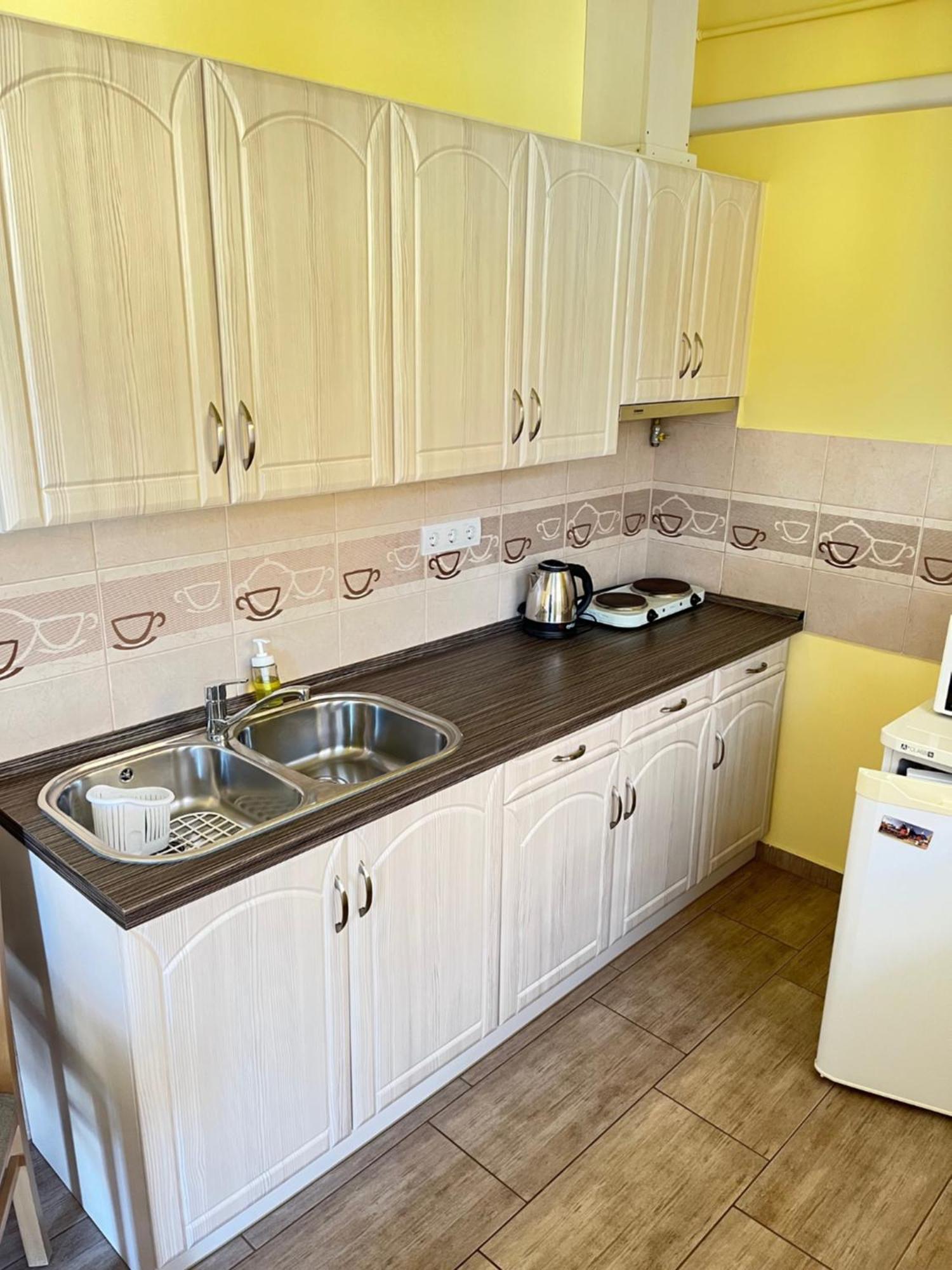Gesztenye Apartman Makó Esterno foto