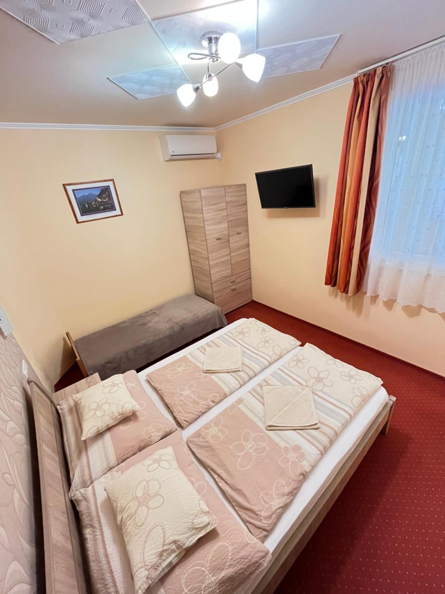 Gesztenye Apartman Makó Esterno foto