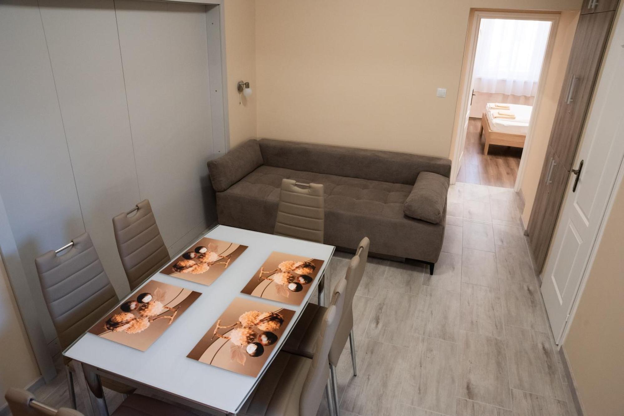 Gesztenye Apartman Makó Esterno foto