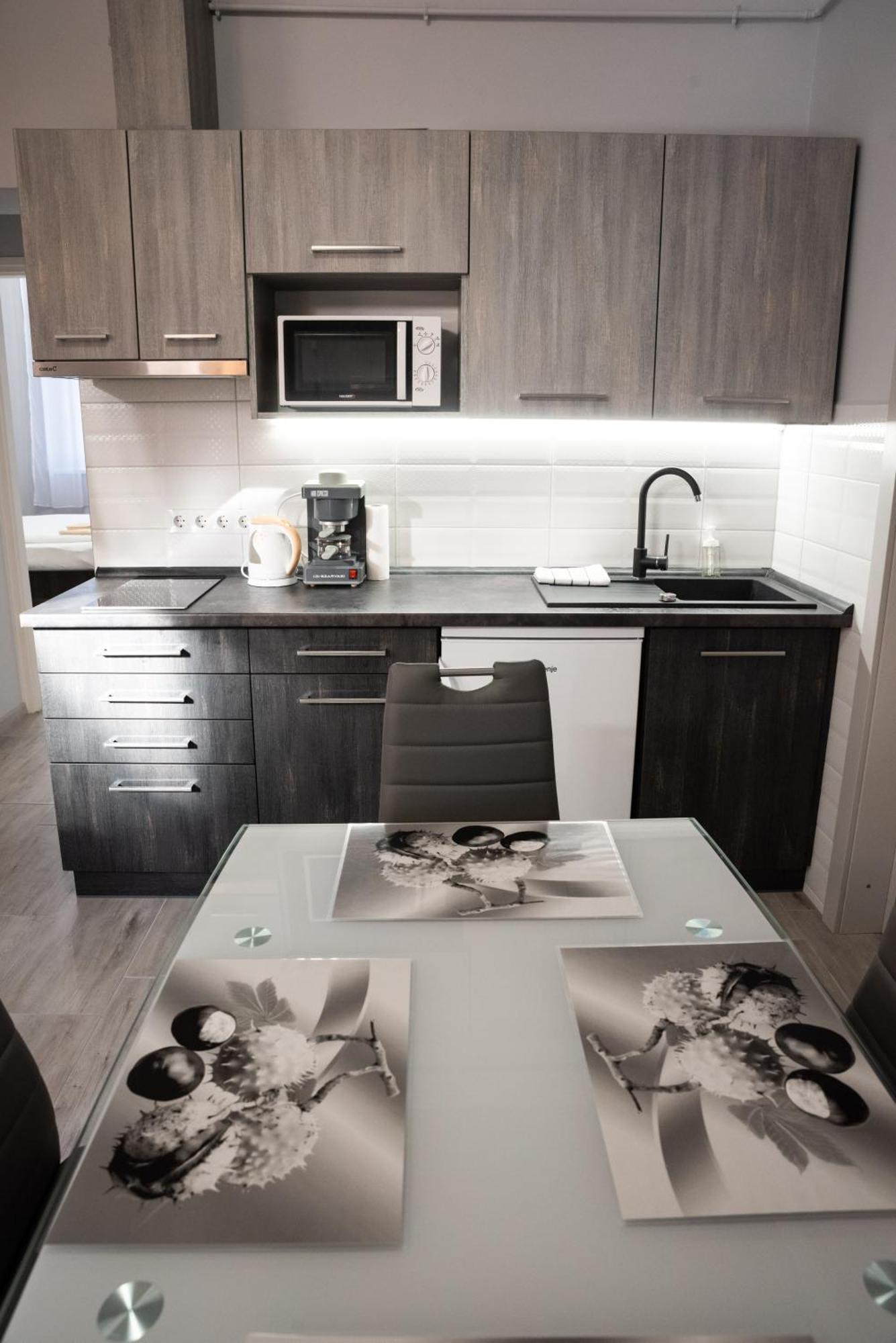Gesztenye Apartman Makó Esterno foto