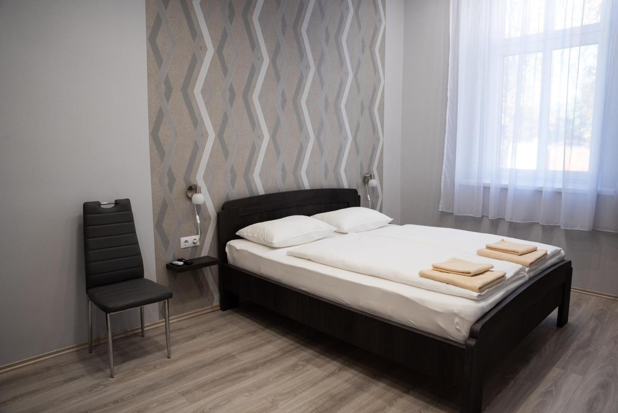 Gesztenye Apartman Makó Esterno foto