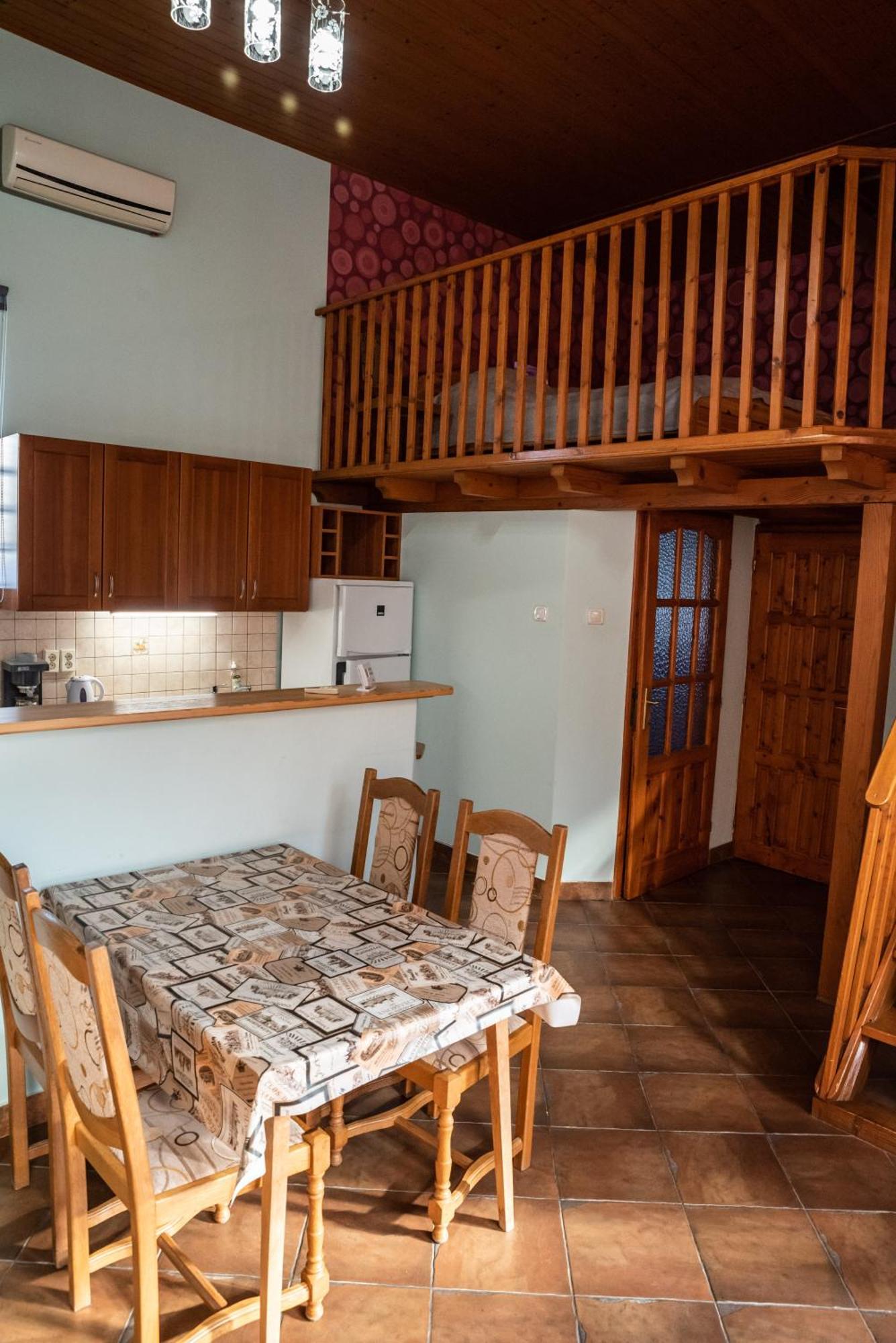 Gesztenye Apartman Makó Esterno foto