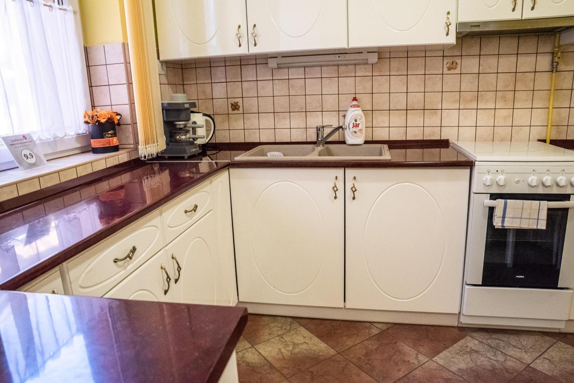 Gesztenye Apartman Makó Esterno foto