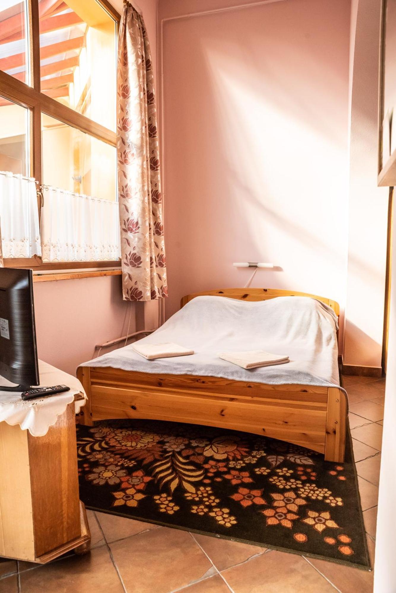 Gesztenye Apartman Makó Esterno foto