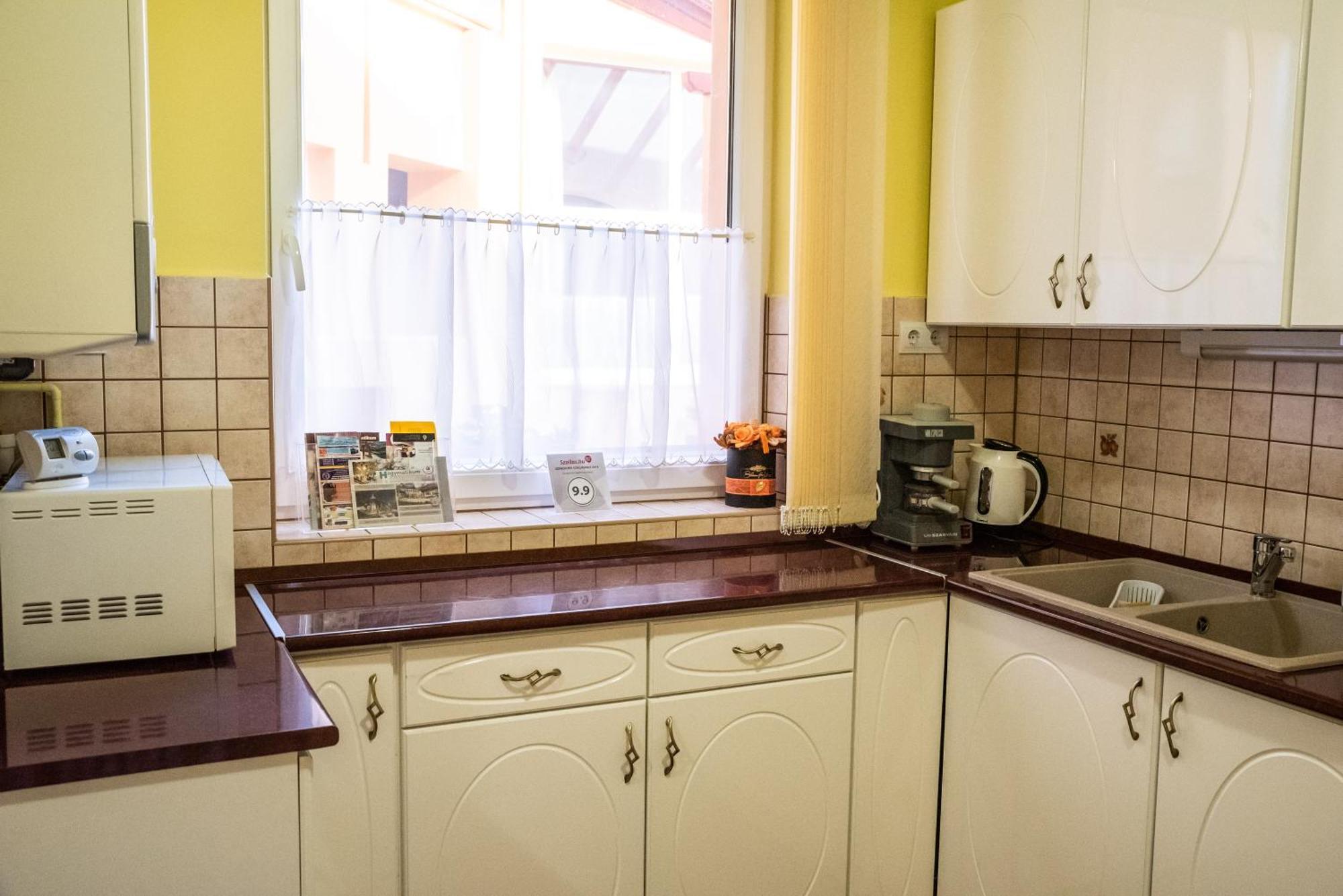 Gesztenye Apartman Makó Esterno foto
