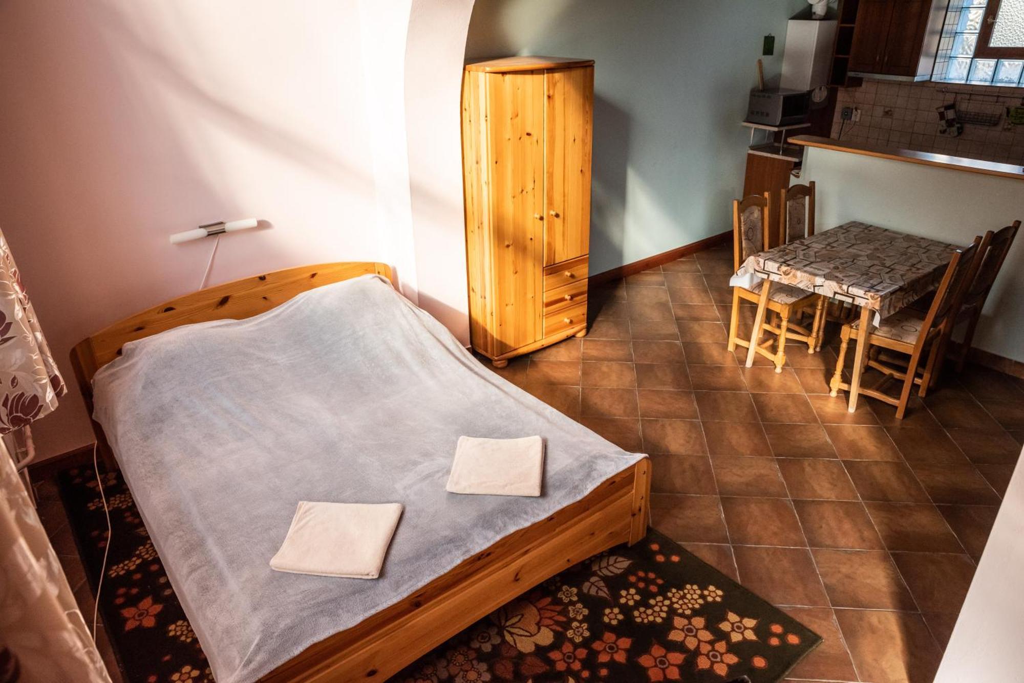 Gesztenye Apartman Makó Esterno foto