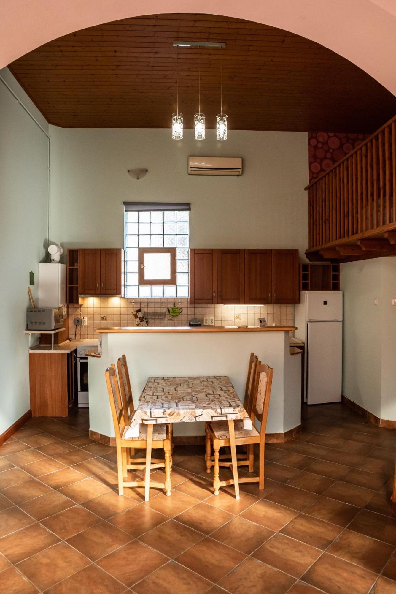 Gesztenye Apartman Makó Esterno foto